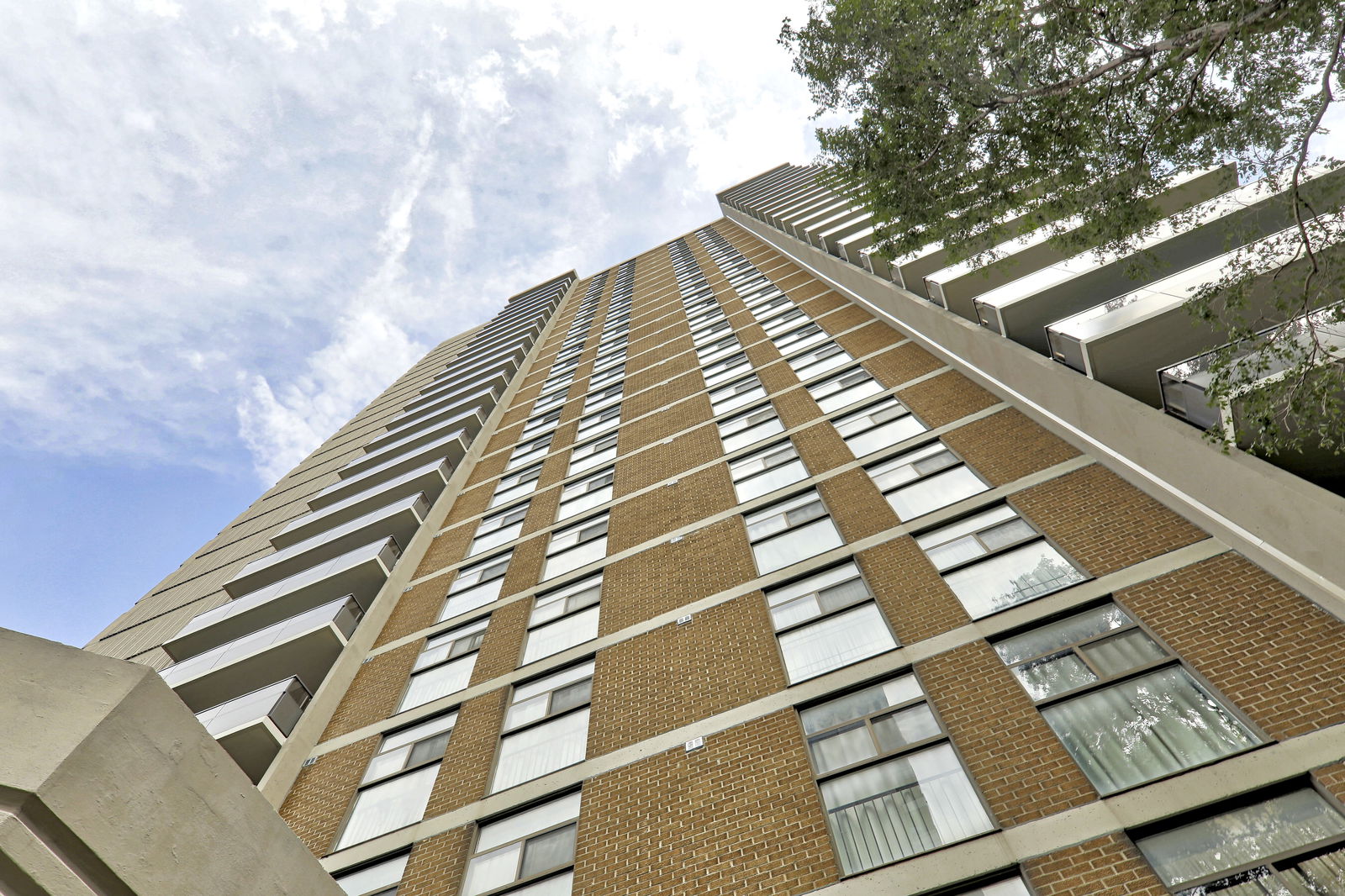 Exterior Sky — 135 Marlee Avenue Condos, York Crosstown, Toronto