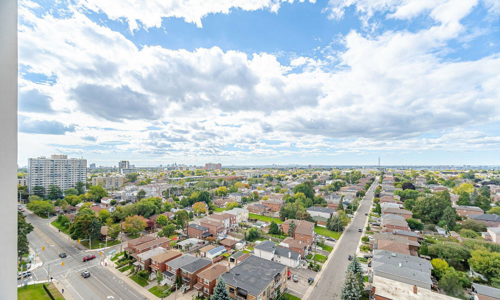 Skyline — Briar Hill Towers, York Crosstown, Toronto