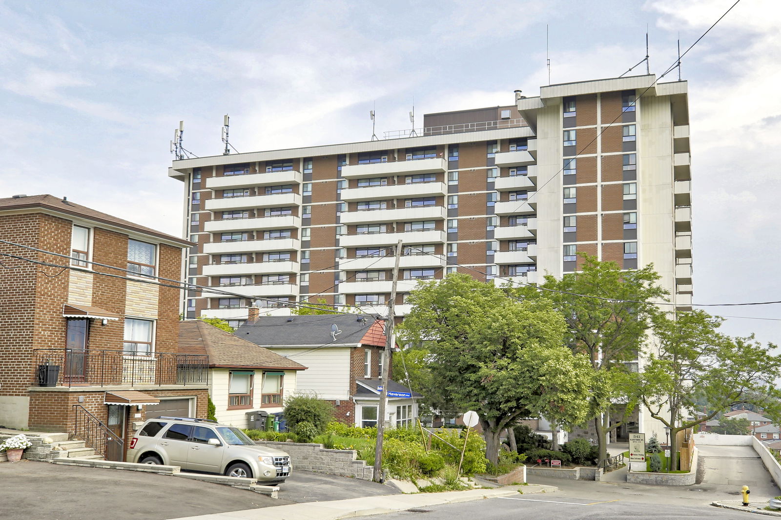 Exterior — Blackthorn Manor, York Crosstown, Toronto