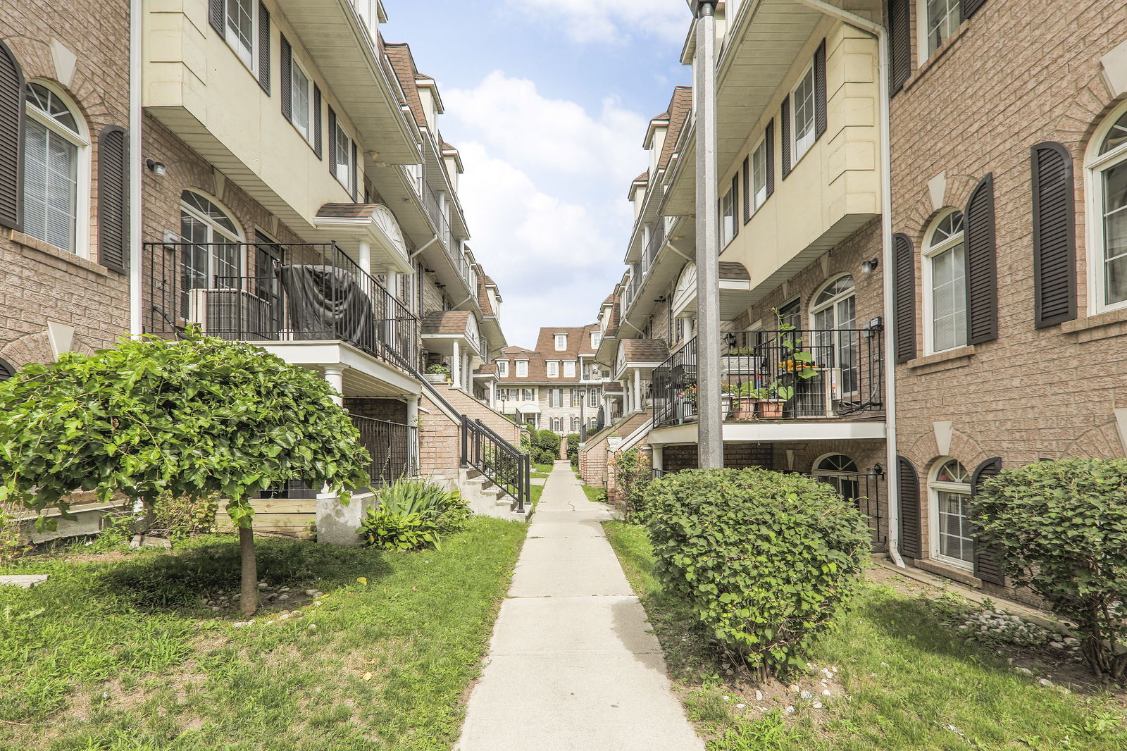 Aisle — Sidney Belsey Crescent Townhomes, York Crosstown, Toronto