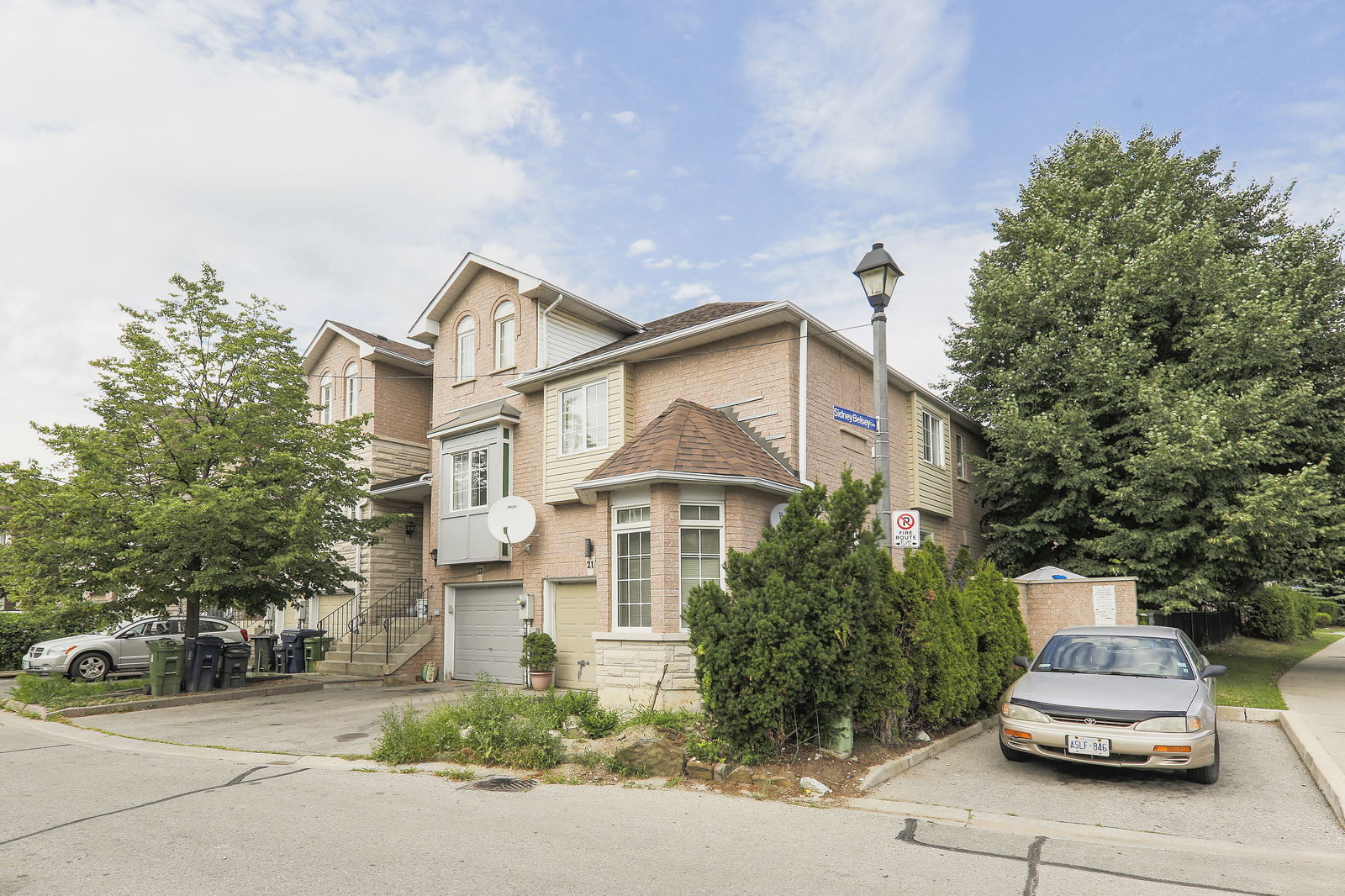 Exterior — Pioneer Townhomes, York Crosstown, Toronto