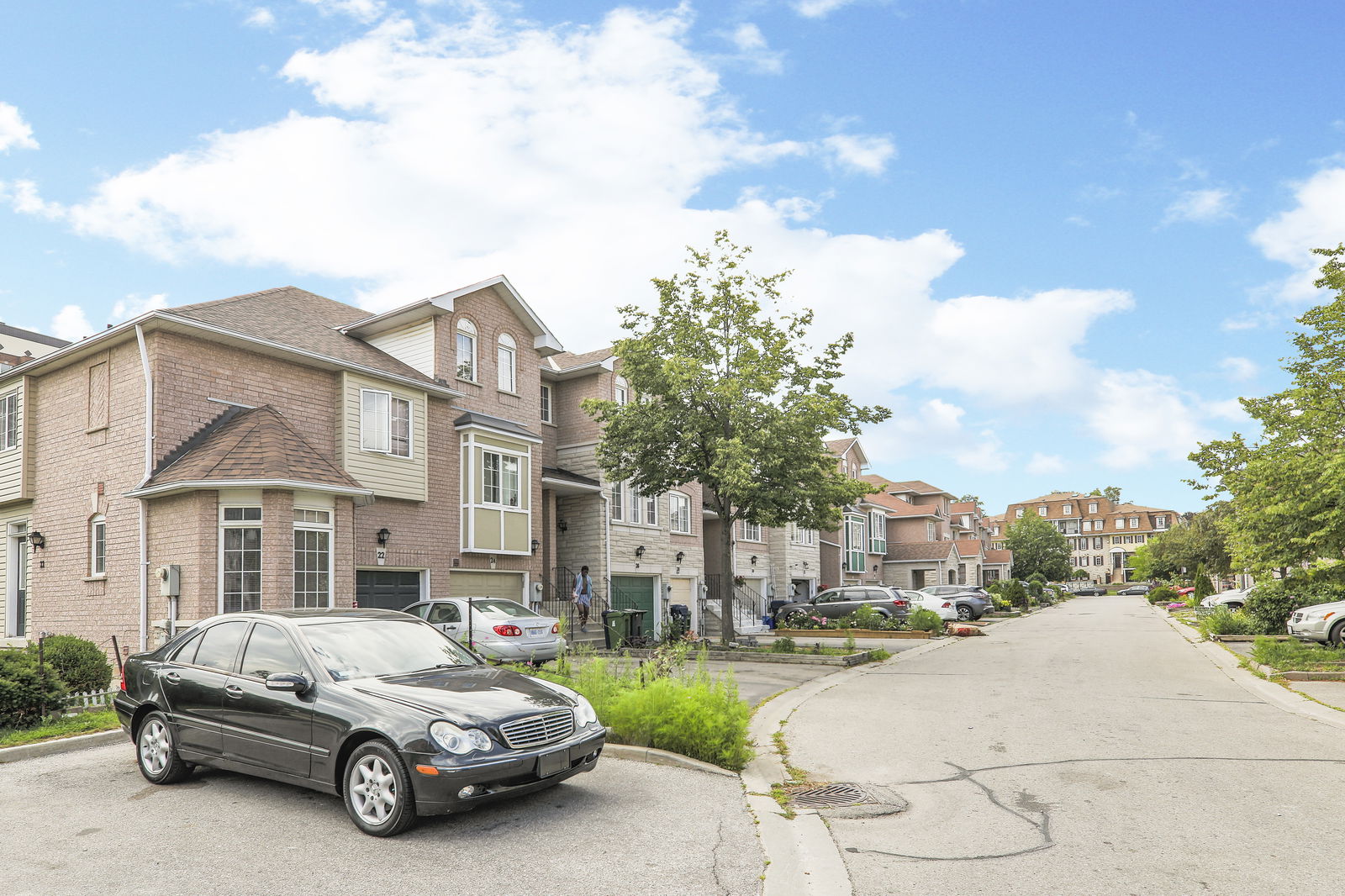 Exterior — Pioneer Townhomes, York Crosstown, Toronto