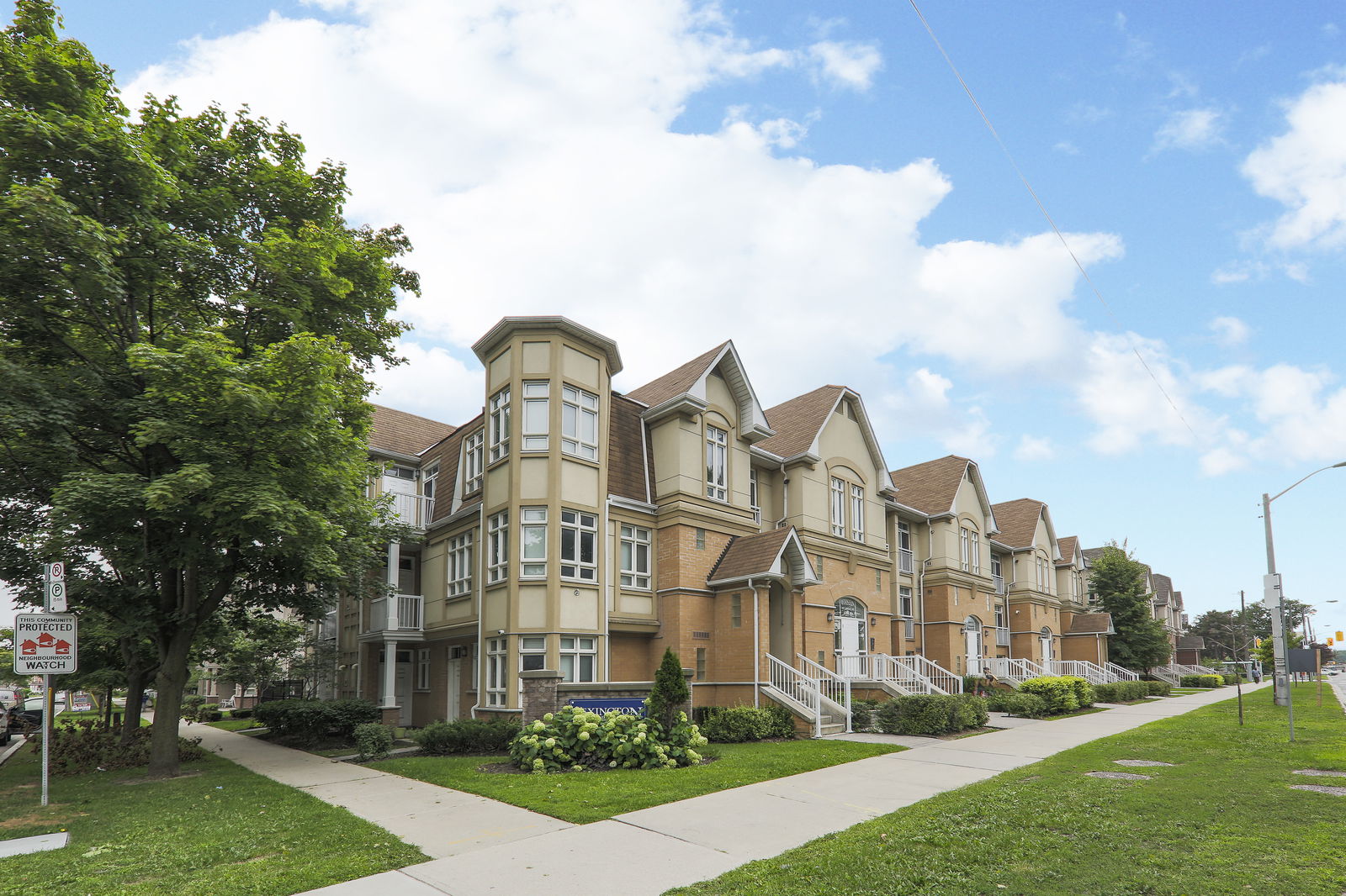 Exterior — Lexington on The Green Condos, York Crosstown, Toronto