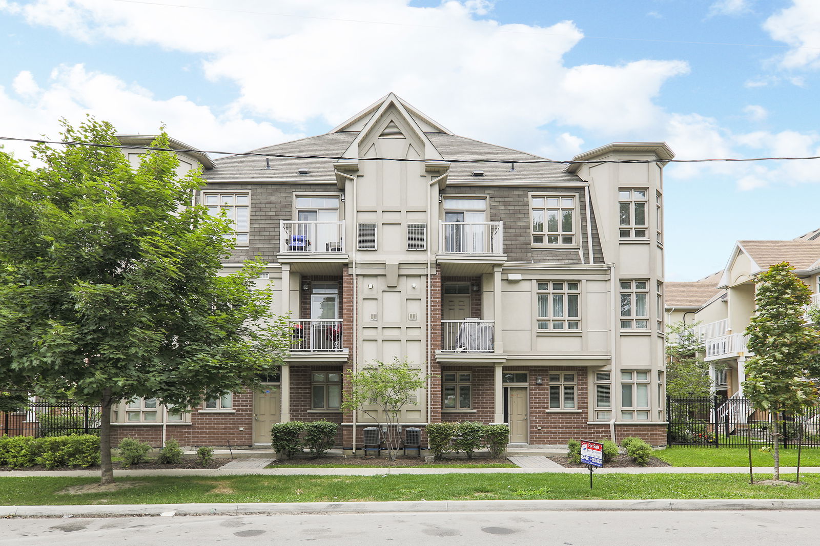 Exterior Facade — Lexington on The Green Condos, York Crosstown, Toronto