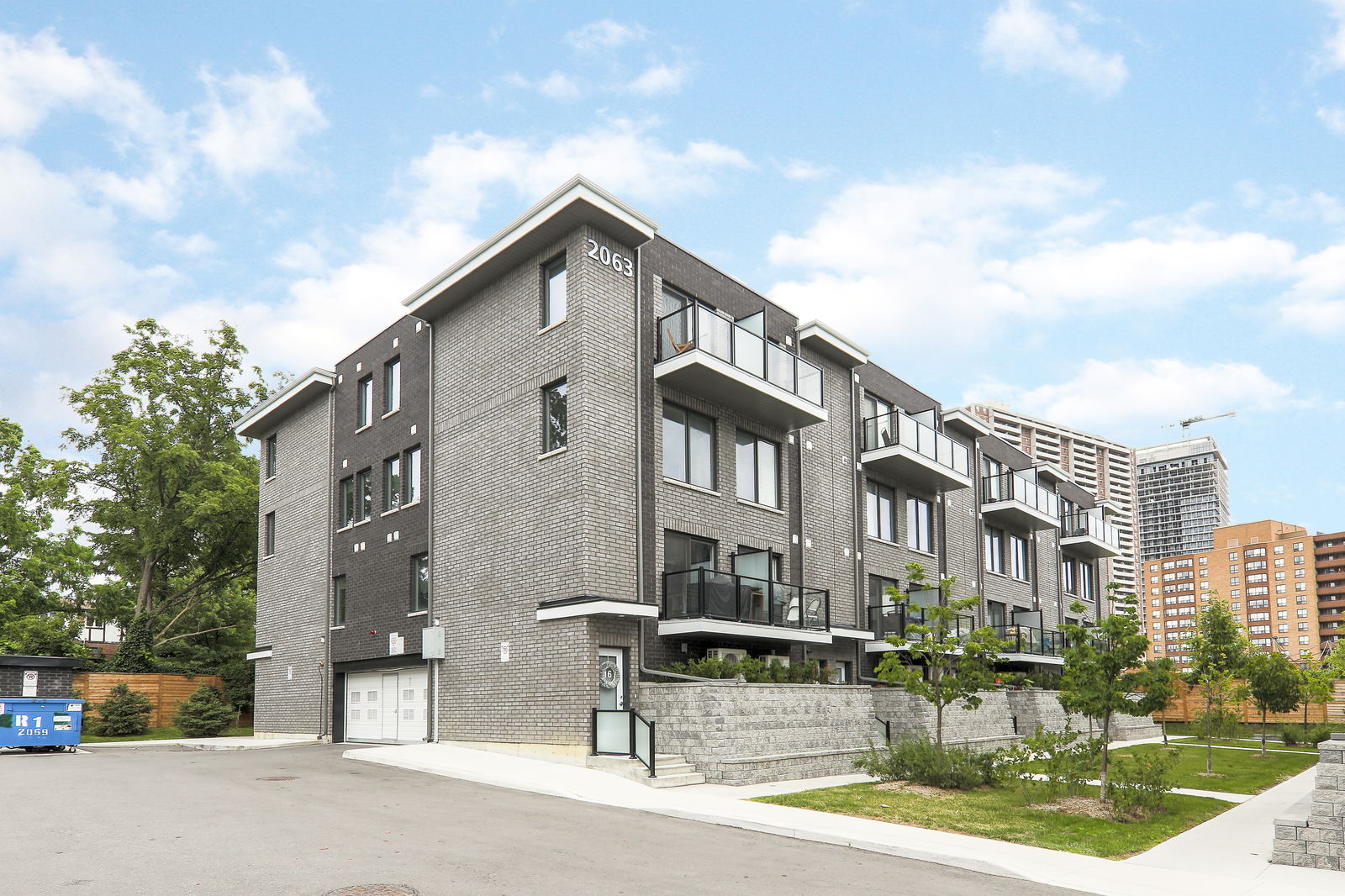 Exterior — W Towns, York Crosstown, Toronto