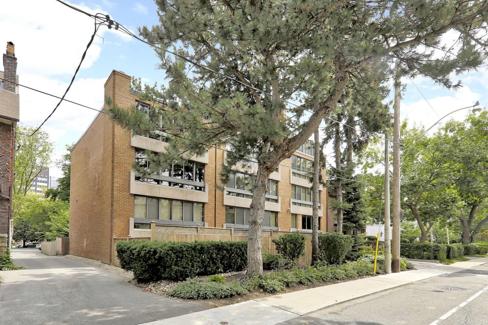 Exterior — 265 Poplar Plains Road Condos, Midtown, Toronto