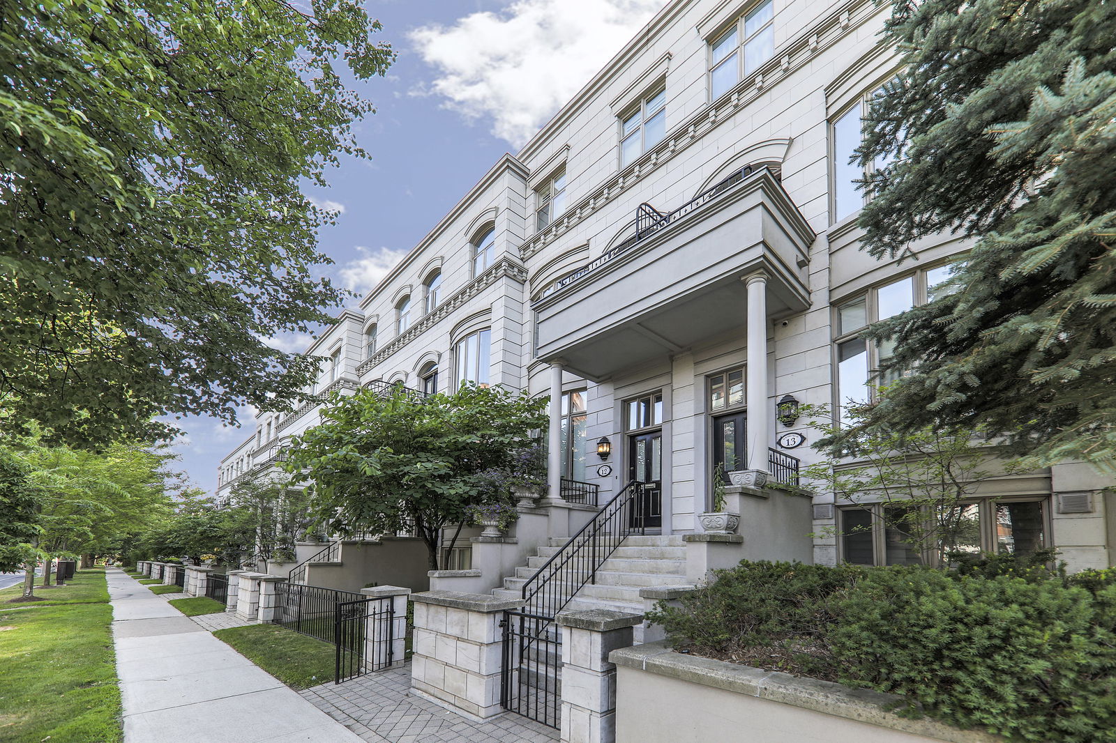 Exterior — Residences Of Russell Hill, Midtown, Toronto