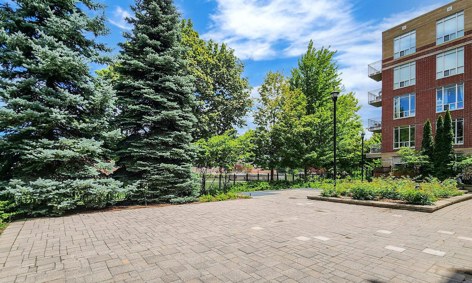 Patio — Lawrence Park Condos on Rosewell, Midtown, Toronto