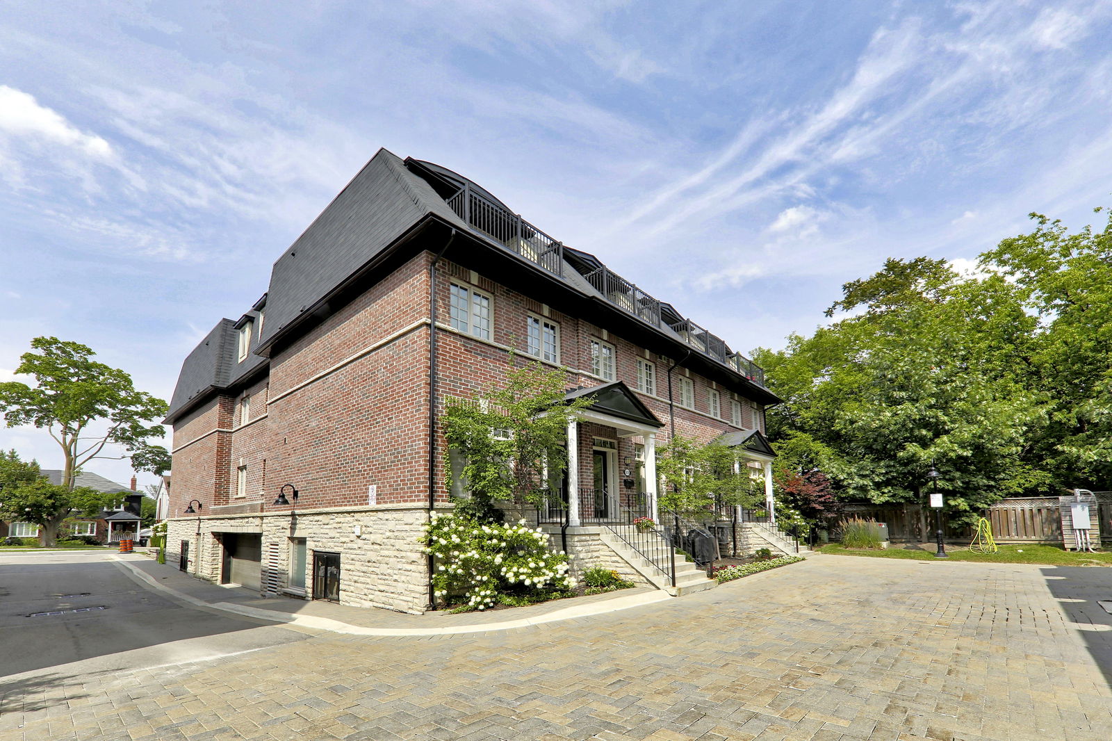 Exterior — Roehampton Townhomes, Midtown, Toronto