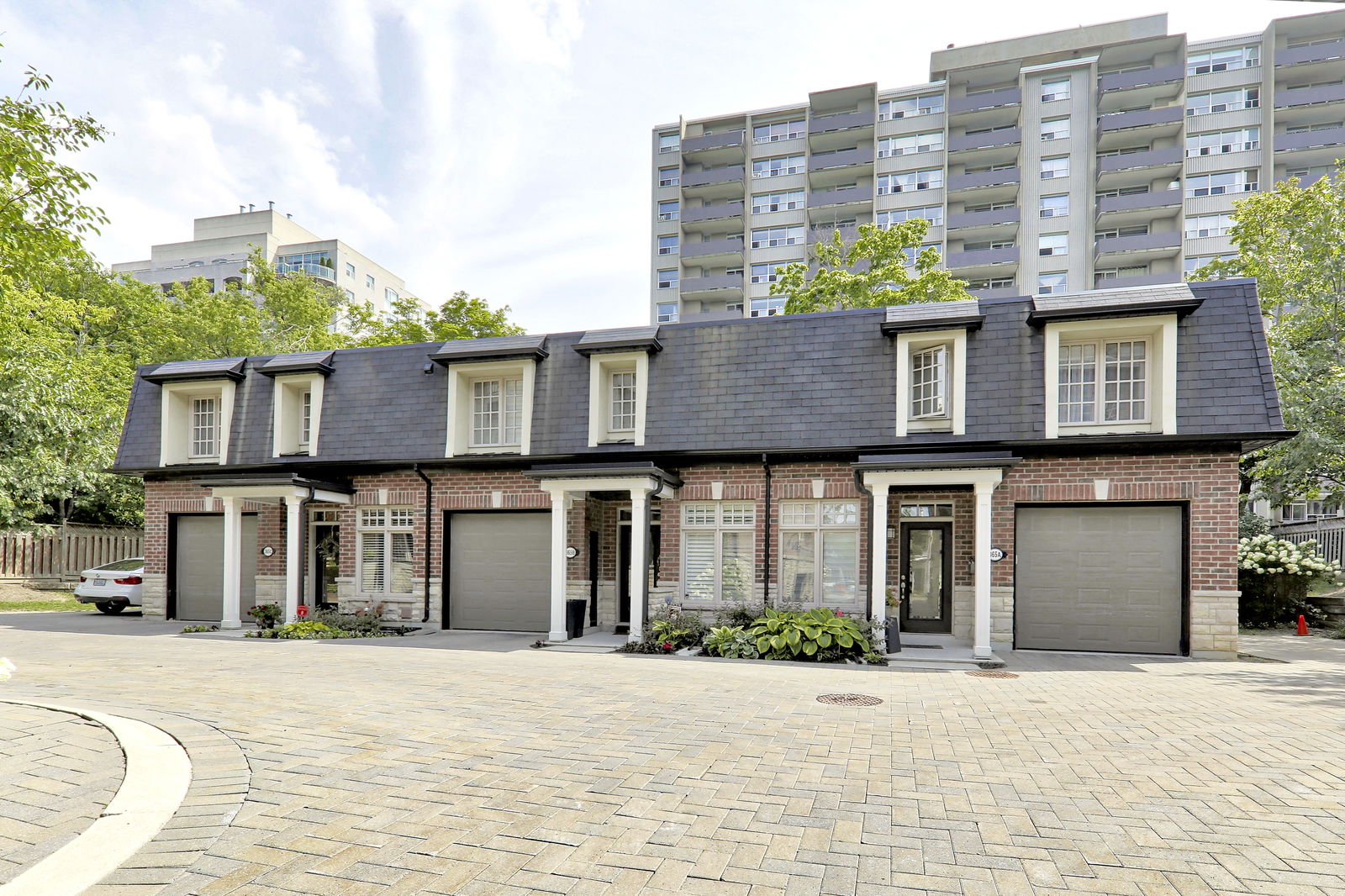 Exterior — Roehampton Townhomes, Midtown, Toronto