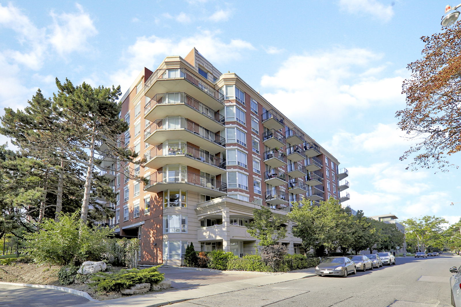 Exterior — 300 Balliol Street Condos, Midtown, Toronto