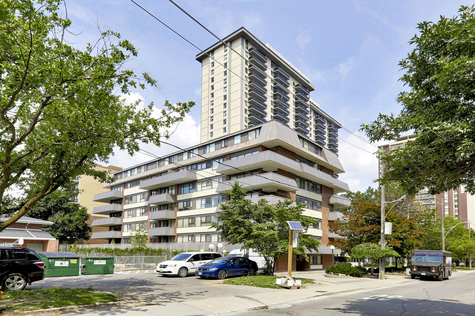 Exterior — 70 Erskine Avenue Condos, Midtown, Toronto