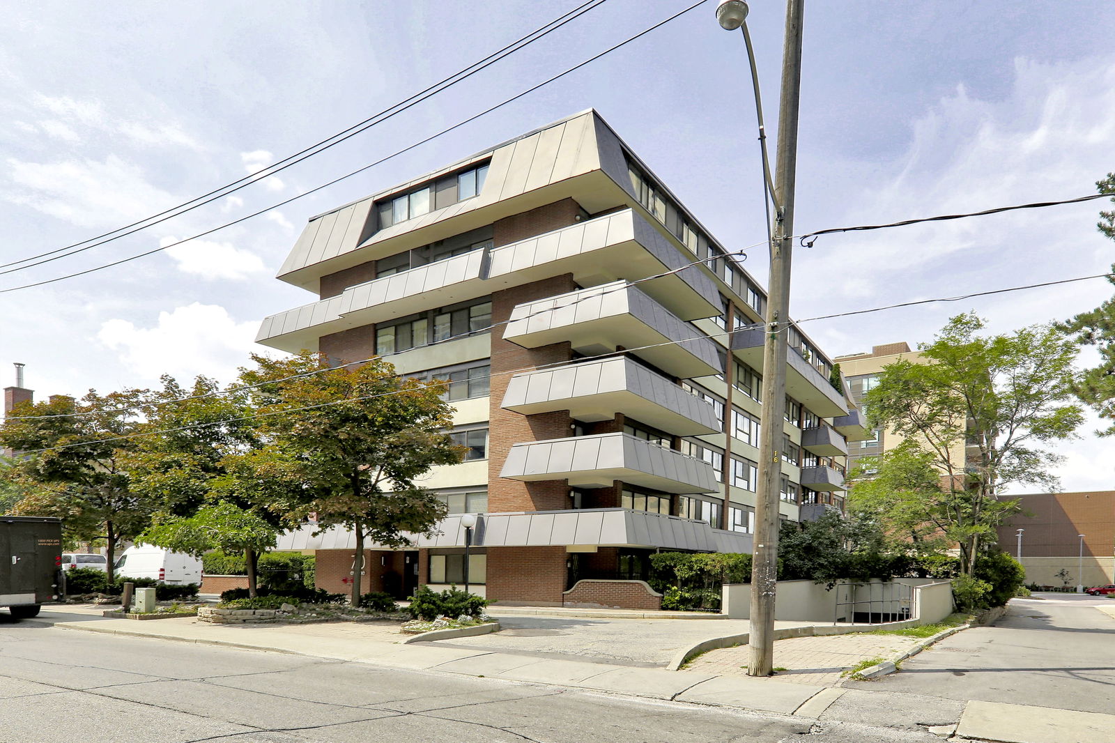 Exterior — 70 Erskine Avenue Condos, Midtown, Toronto