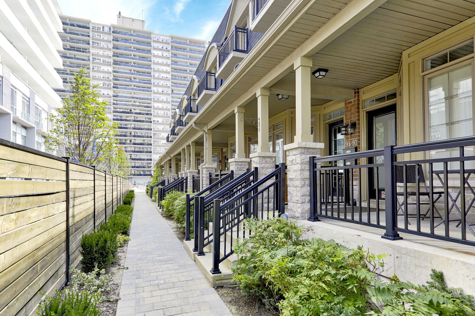 Erskine Avenue Townhouses, Midtown, Toronto