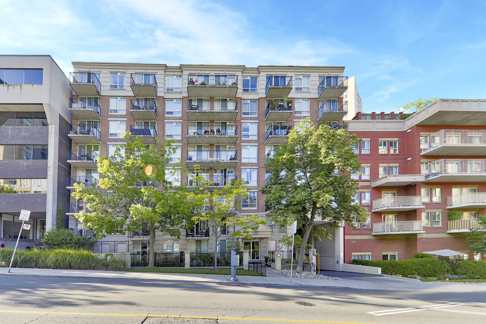 Exterior Facade — The Hampton Condos, Midtown, Toronto